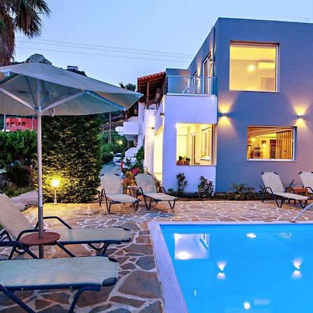 פלאקיאס Irida Guesthouse By The Pool מראה חיצוני תמונה