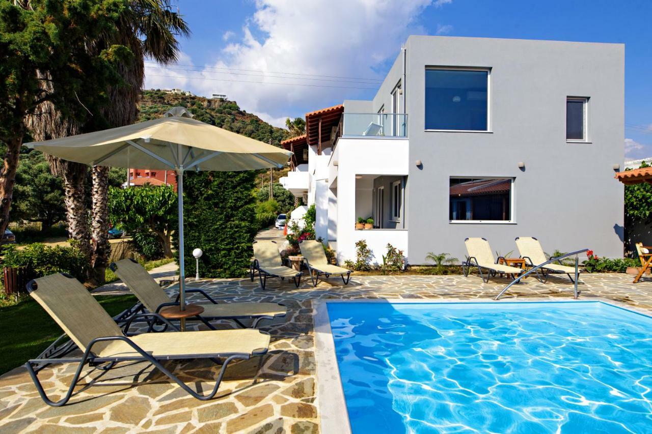 פלאקיאס Irida Guesthouse By The Pool מראה חיצוני תמונה
