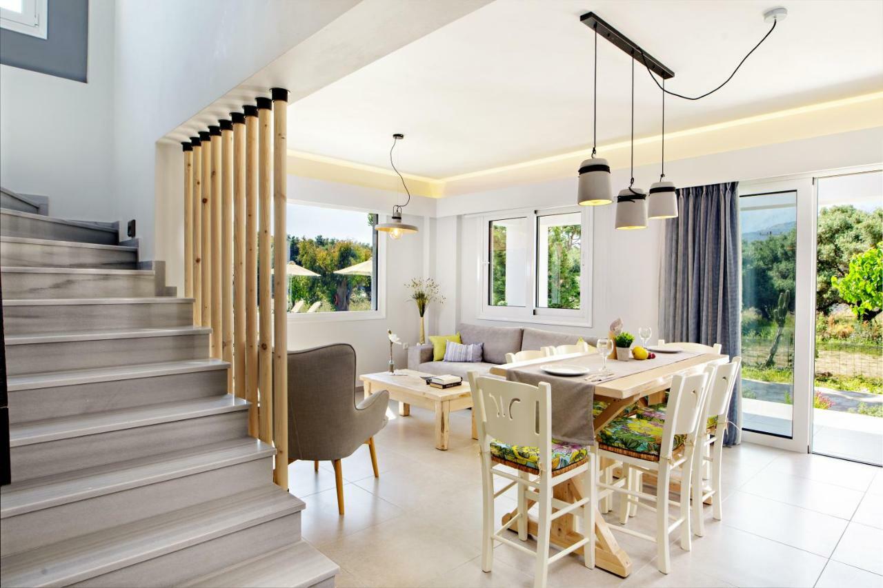 פלאקיאס Irida Guesthouse By The Pool מראה חיצוני תמונה