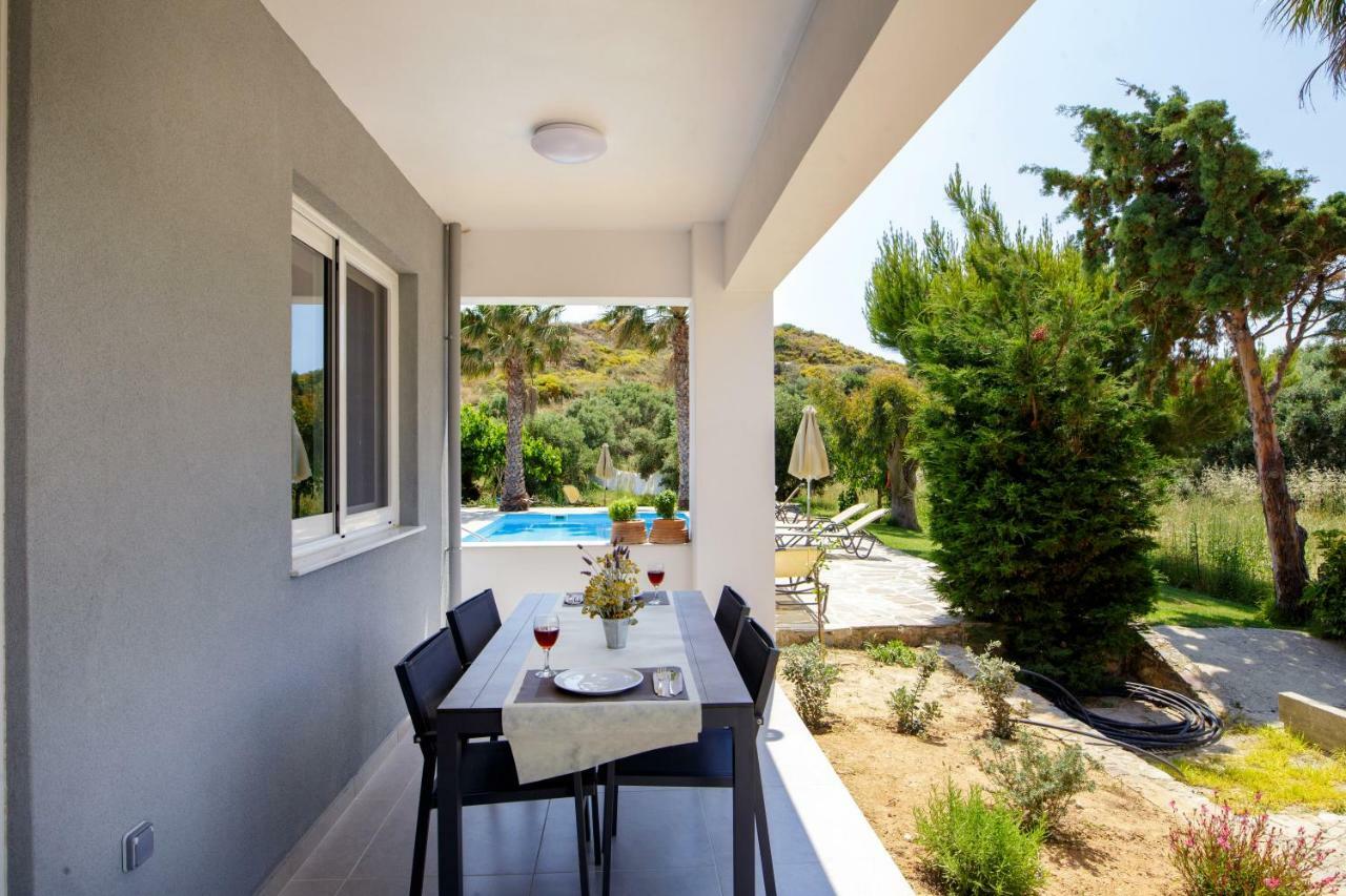 פלאקיאס Irida Guesthouse By The Pool מראה חיצוני תמונה