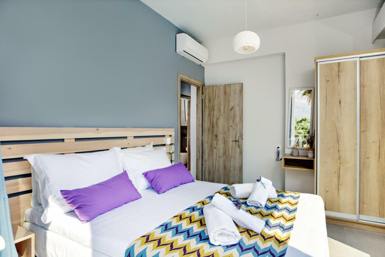 פלאקיאס Irida Guesthouse By The Pool מראה חיצוני תמונה
