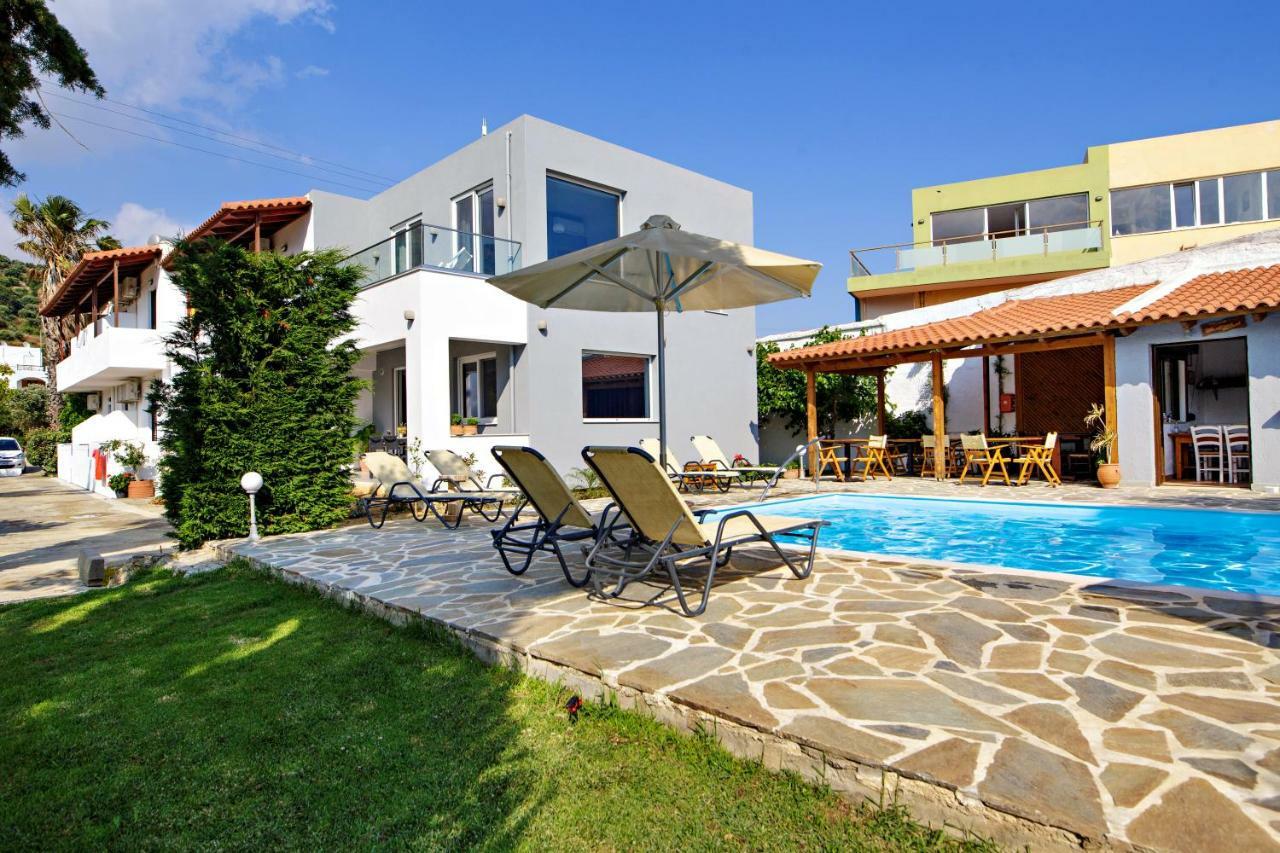 פלאקיאס Irida Guesthouse By The Pool מראה חיצוני תמונה
