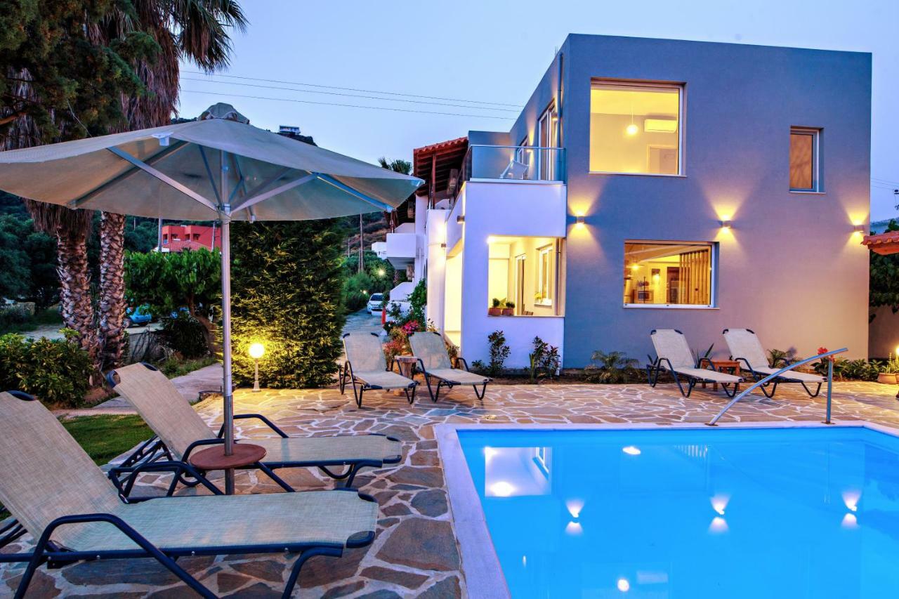 פלאקיאס Irida Guesthouse By The Pool מראה חיצוני תמונה